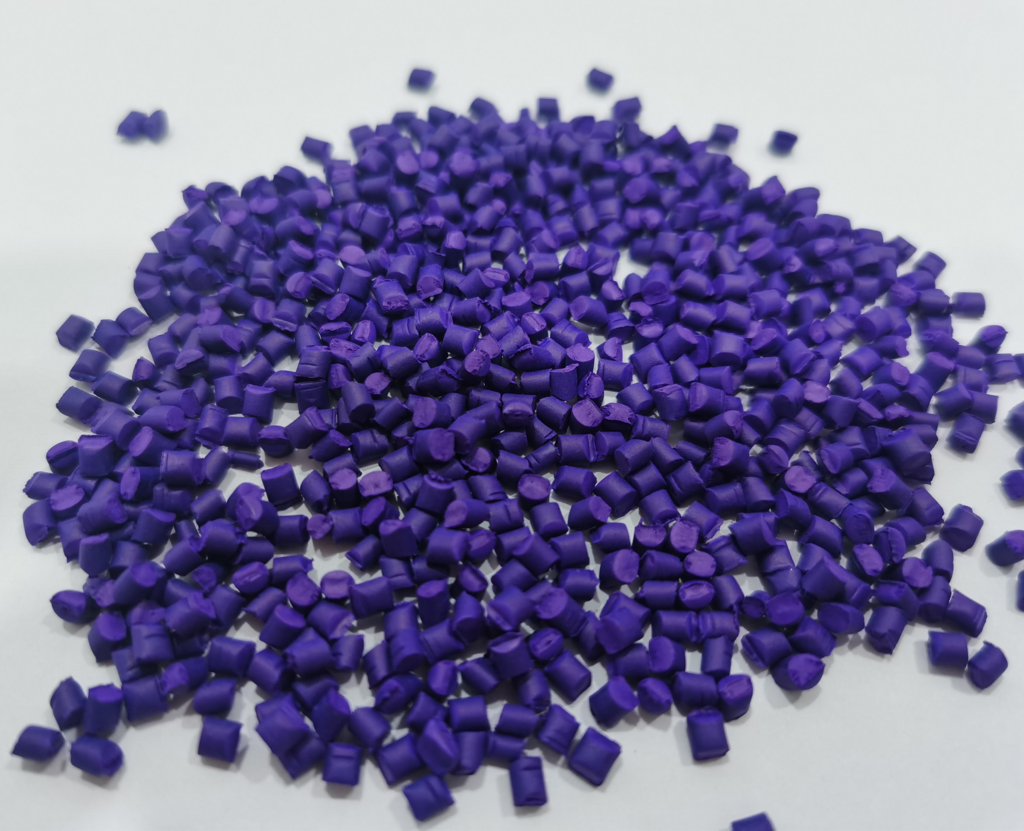 Violet Purple Plastic Masterbatches LDPE Carrier Hdpe Recycled Pellets