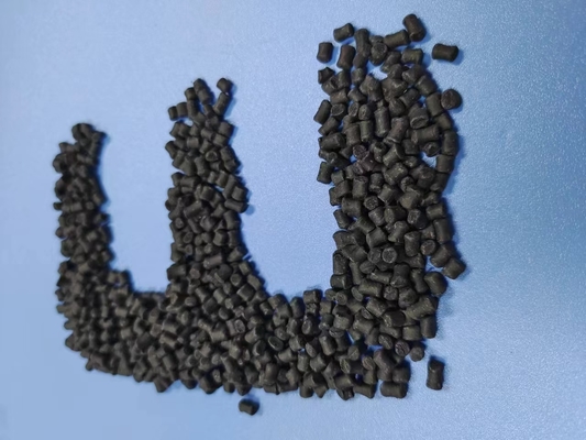 Black Moisture-Absorbing Masterbatch for Use in Black Trash Bag and Plastic Strip Injection Molding