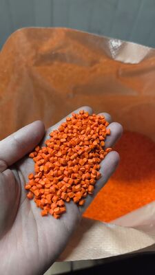 Orange pigment masterbatch features excellent dyeability and color fastness.