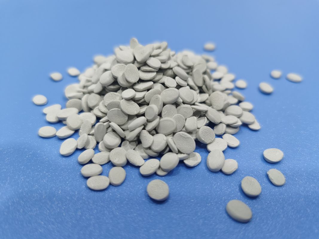 PE300 Plastic Desiccant Masterbatch Polyethylene Carrier Injection Molding